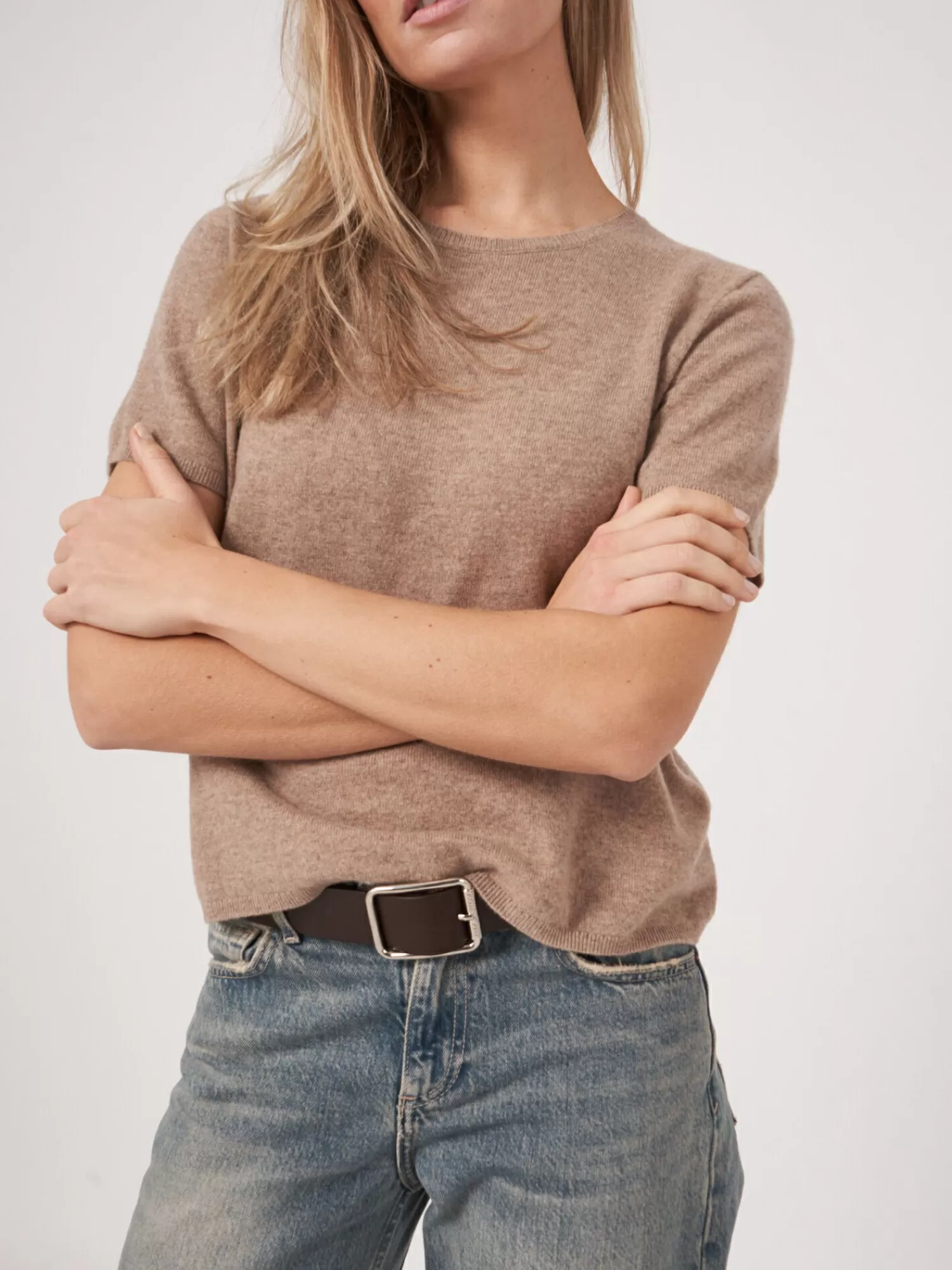 REPEAT cashmere Organic Cashmere | Truien*Trui met korte mouw naadloos gebreid van biologisch cashmere Taupe