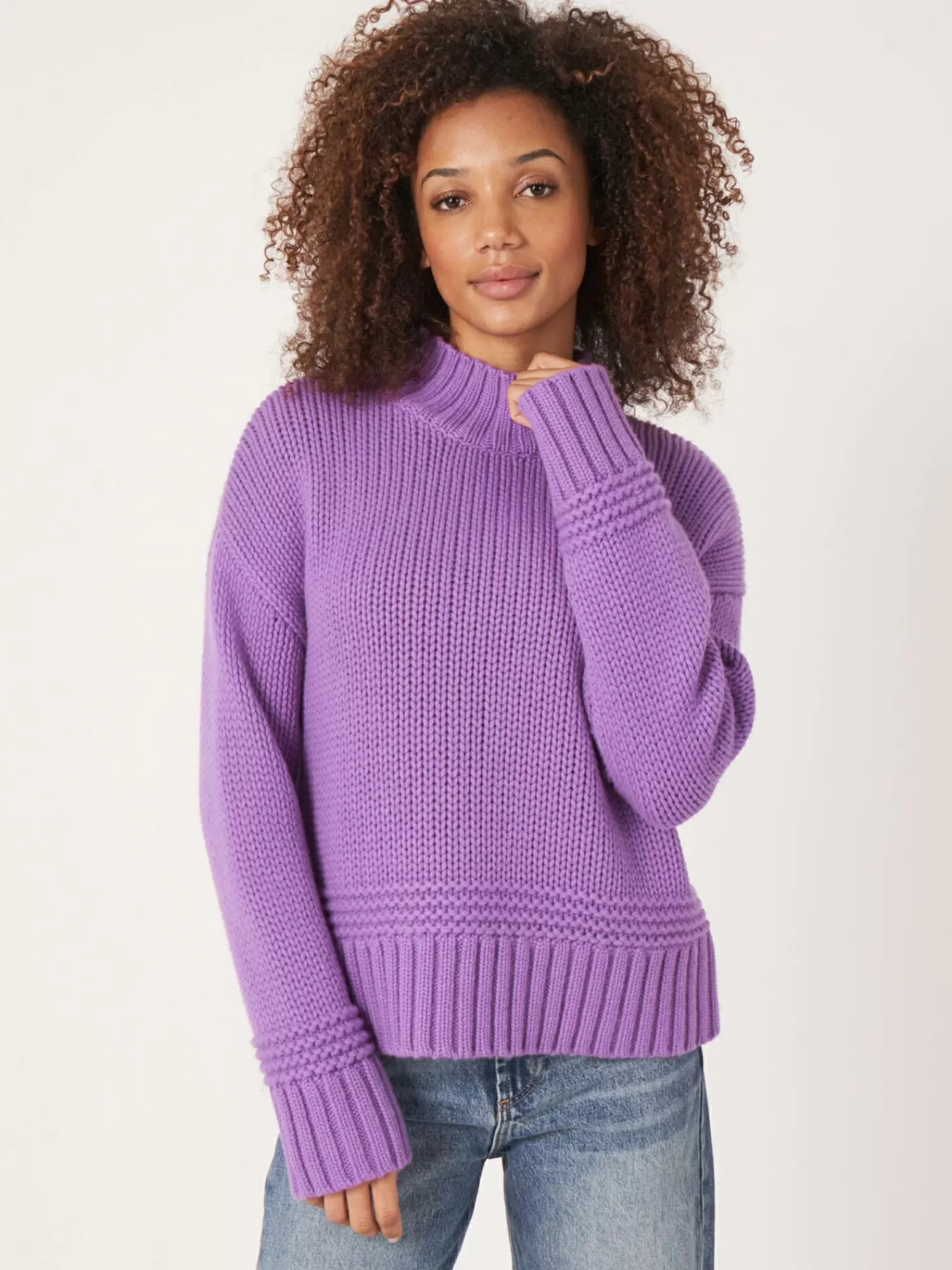 REPEAT cashmere Organic Cashmere | Truien*Trui met opstaande kraag en fantasie gebreide details Lilac