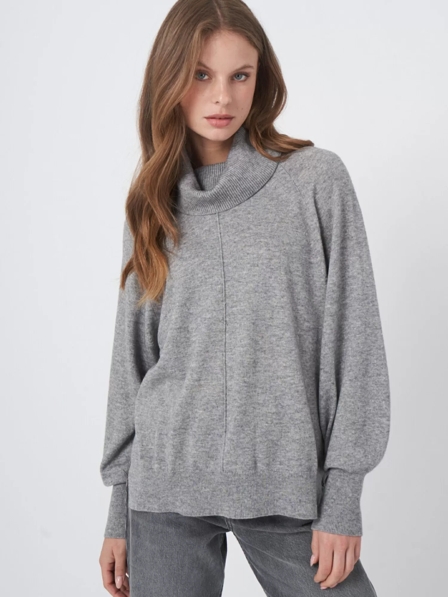 REPEAT cashmere Truien*Trui met wijde geribde rolkraag en pofmouwen LightGrey