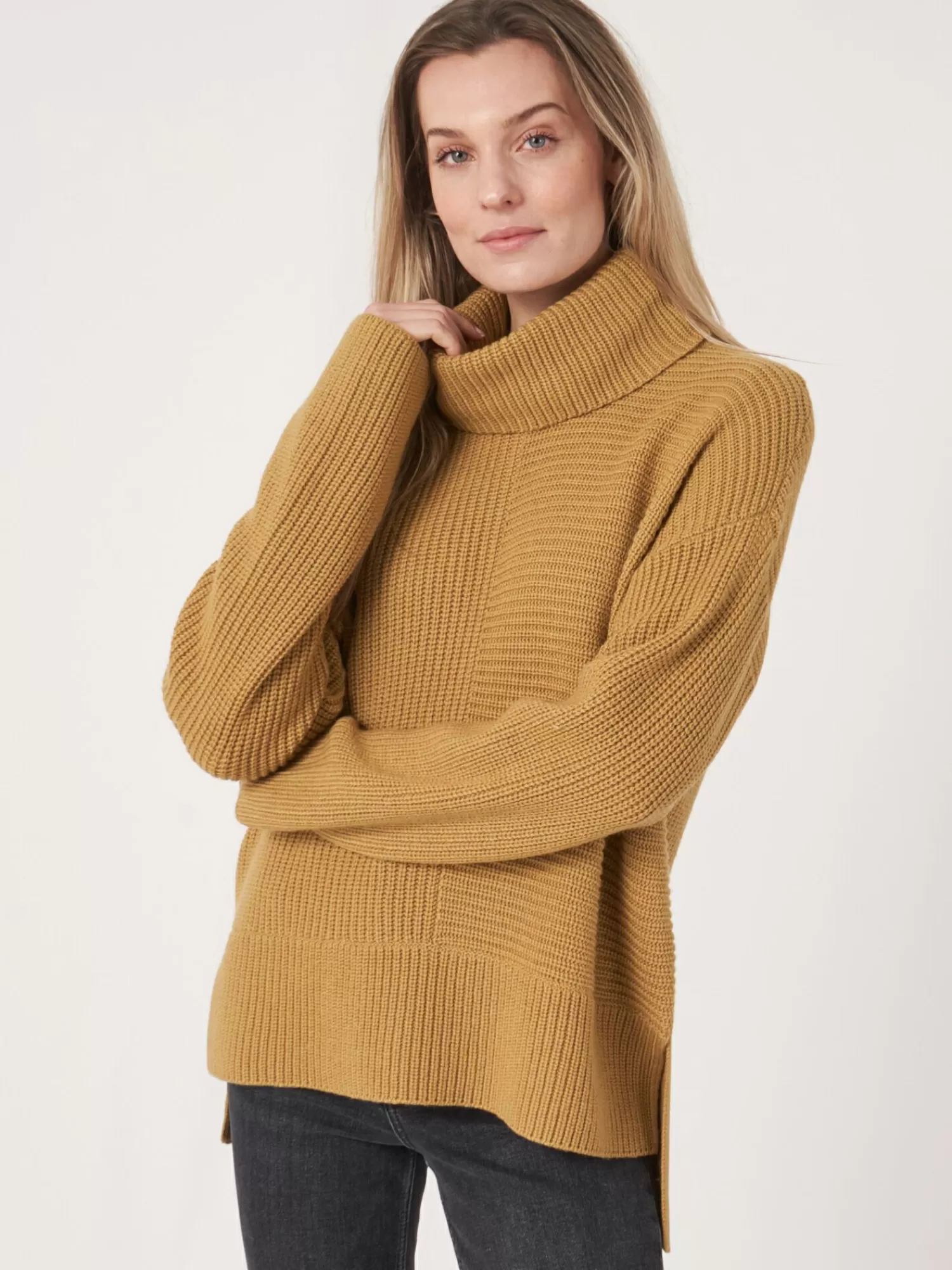 REPEAT cashmere Truien*Trui van merinowol met brede rolkraag Mustard