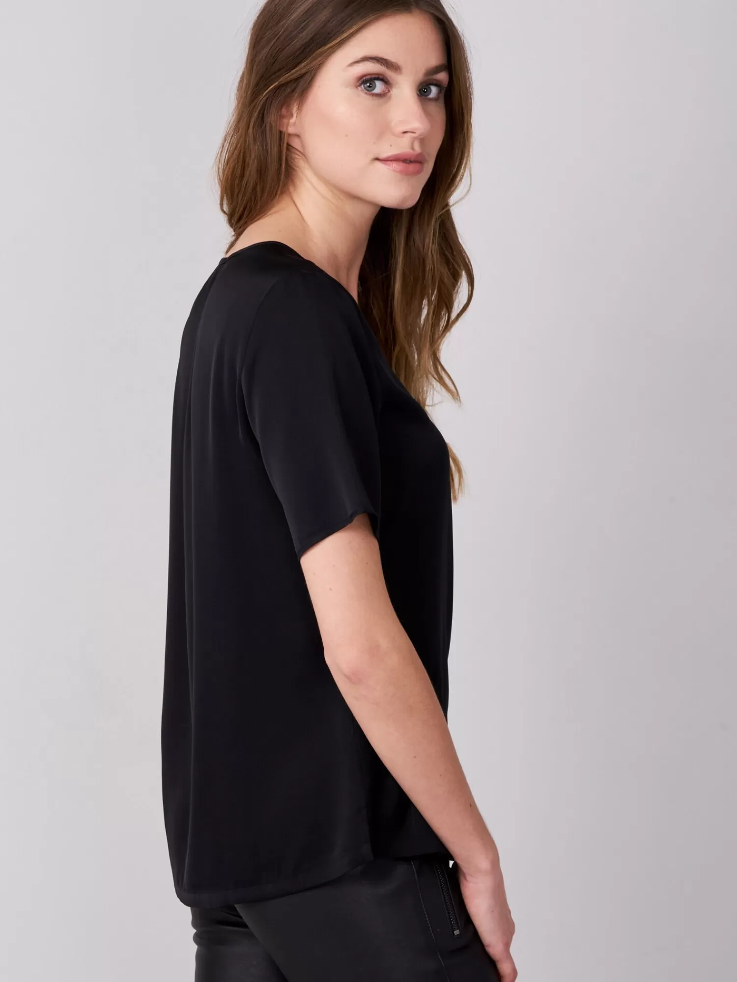 REPEAT cashmere Blouses*T-Shirt van zijde Black