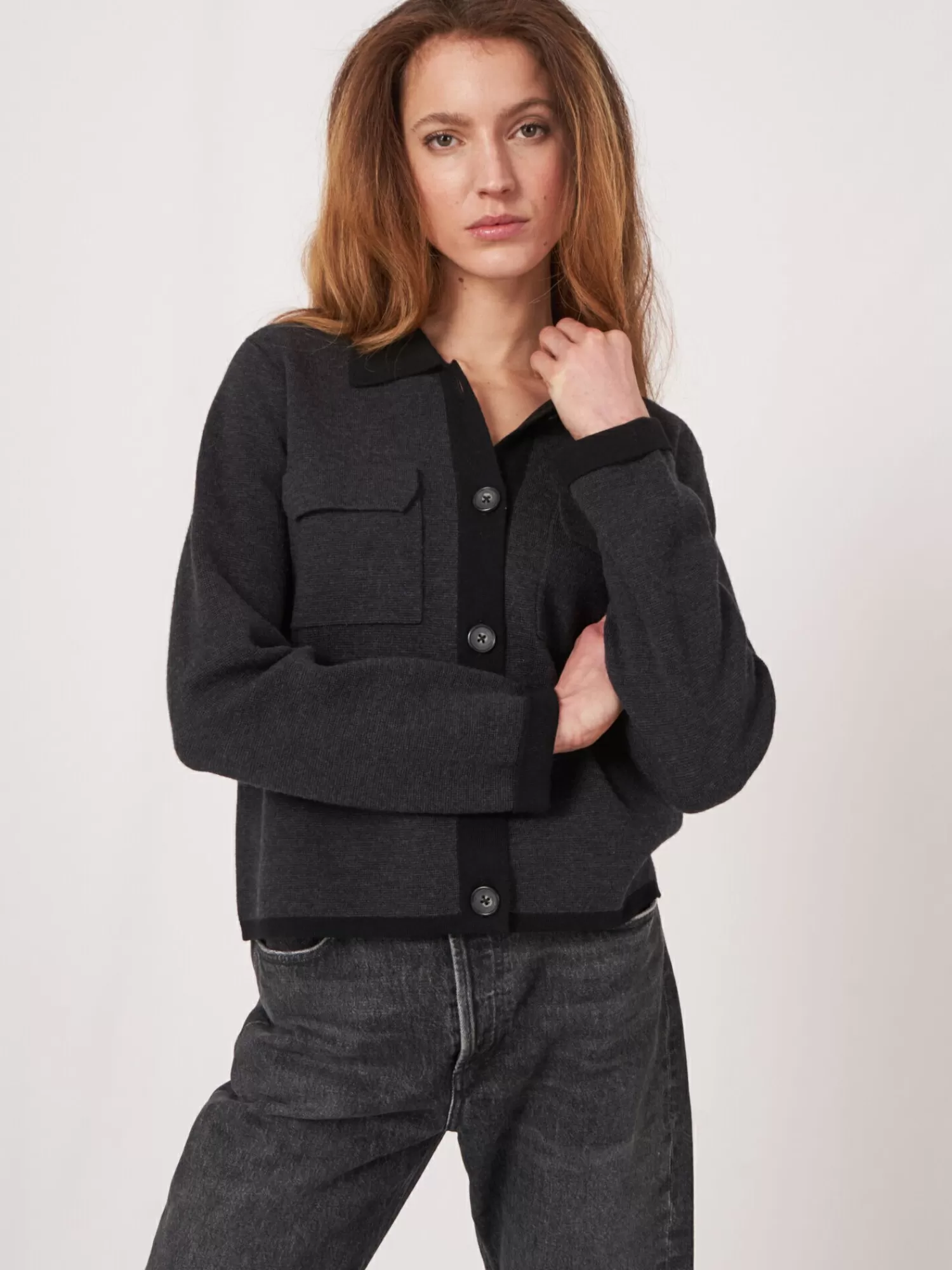 REPEAT cashmere Vesten*Tweekleurig merino wollen vest met polokraag en borstzakken Charcoal/Black