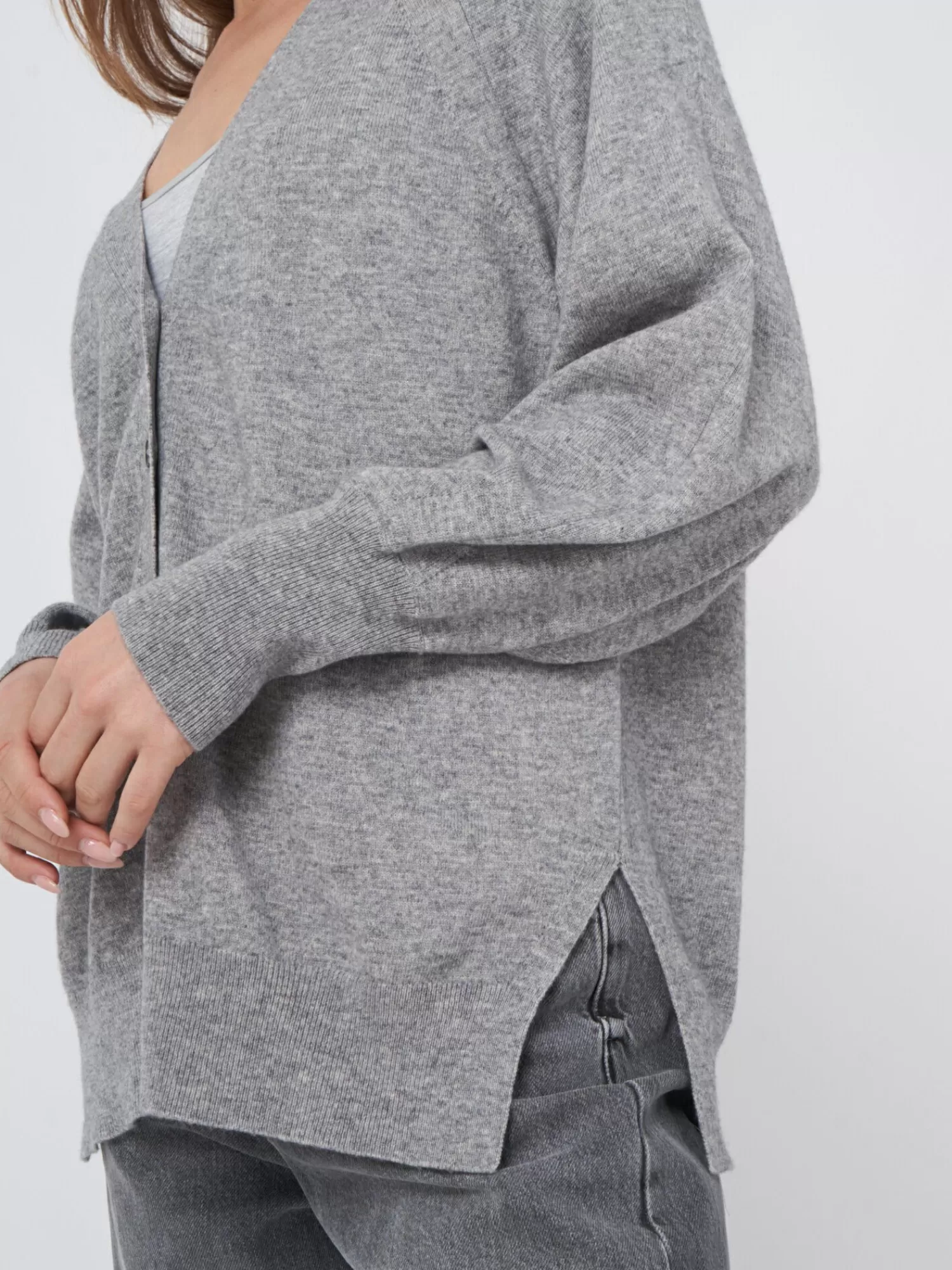 REPEAT cashmere Vesten*V-hals vest met knopen en pofmouwen LightGrey