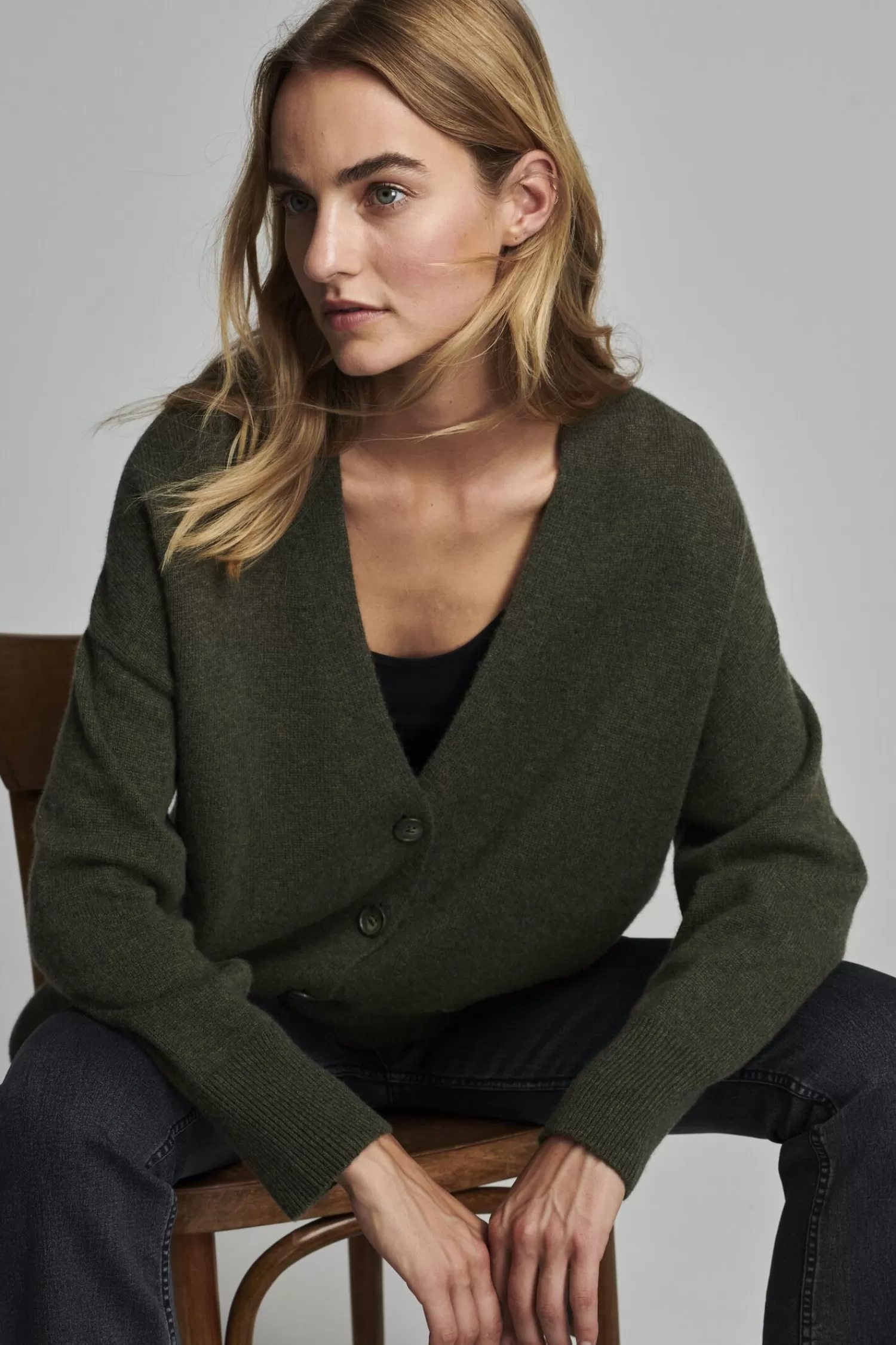 REPEAT cashmere Vesten*Wijde cardigan met knopen van biologisch cashmere Khaki