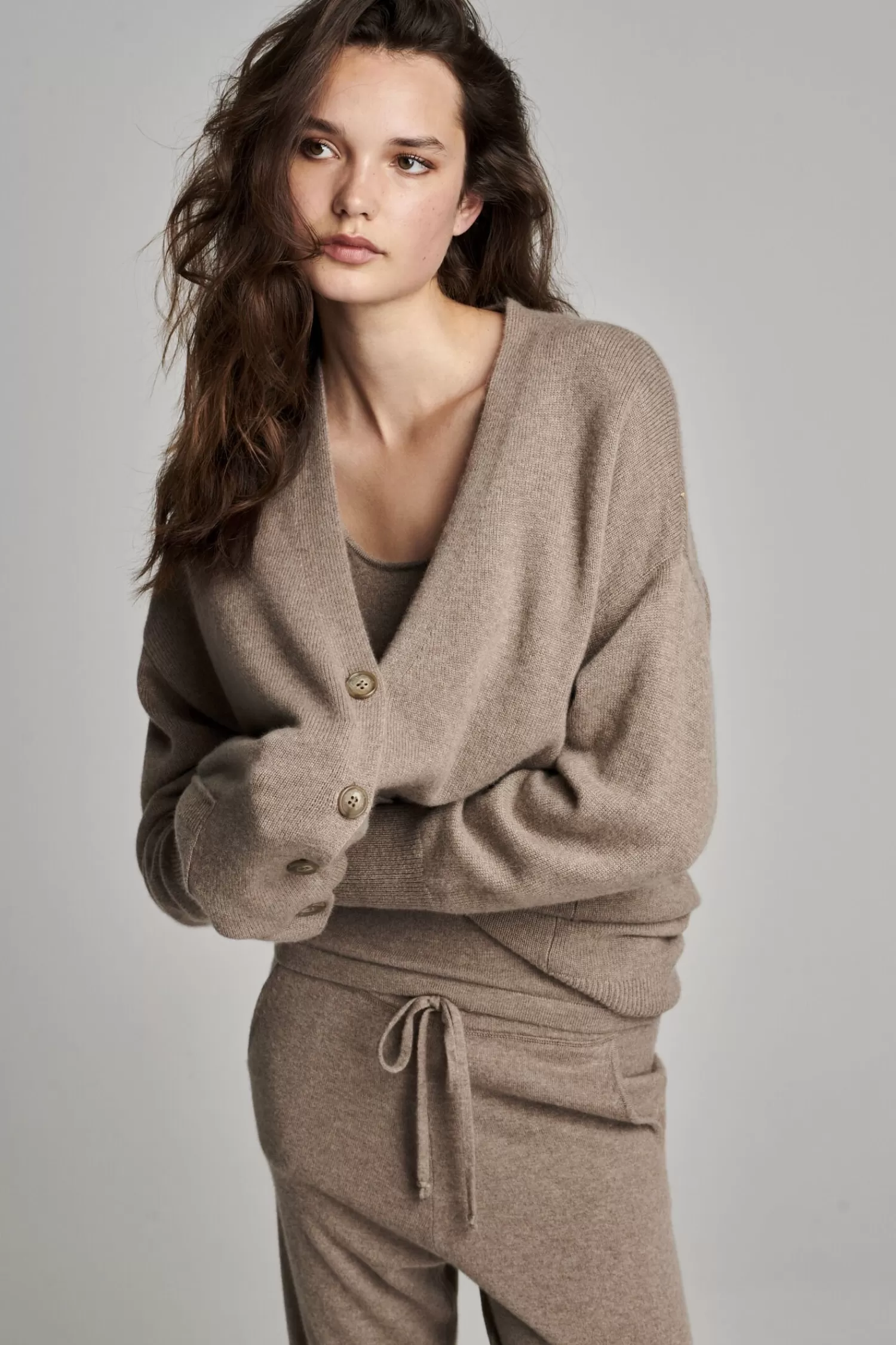 REPEAT cashmere Vesten*Wijde cardigan met knopen van biologisch cashmere Taupe