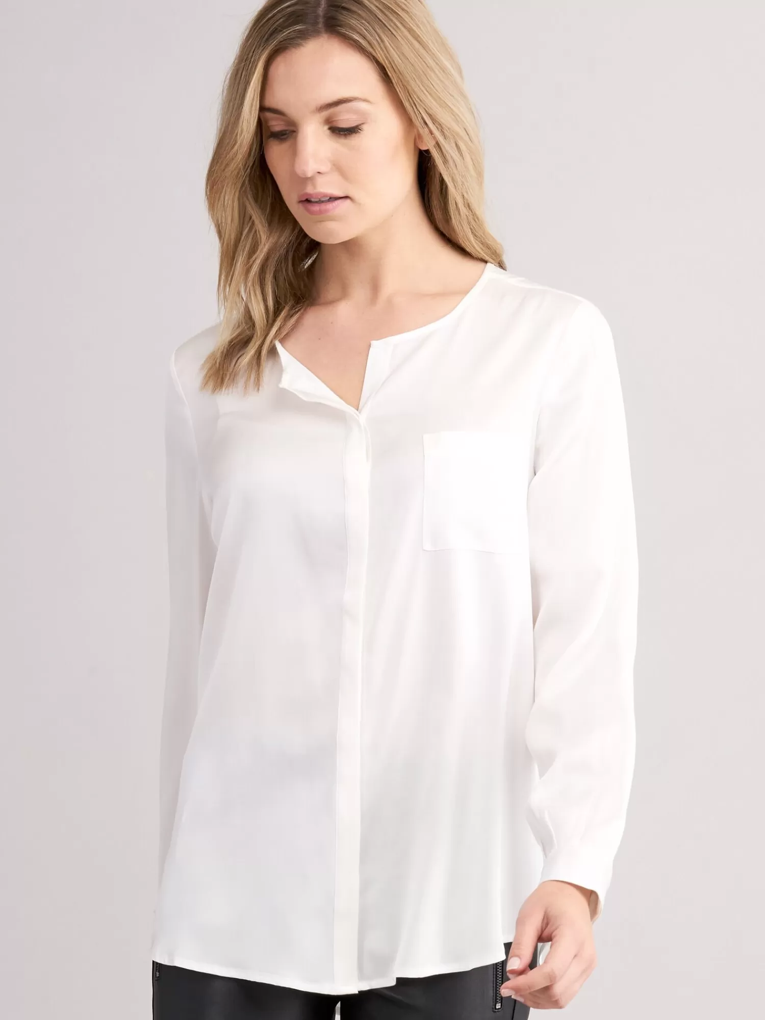 REPEAT cashmere Blouses*Zijden blouse met split in de hals Cream