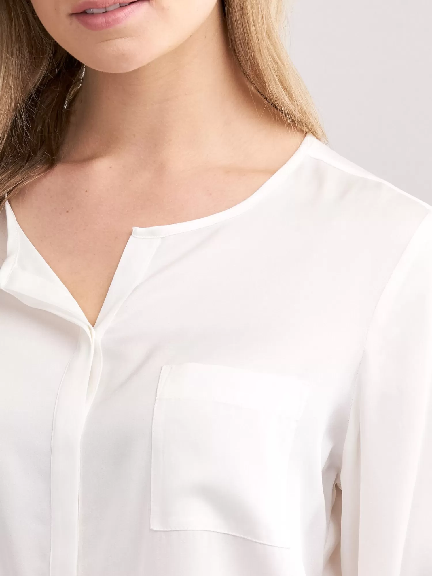 REPEAT cashmere Blouses*Zijden blouse met split in de hals Cream