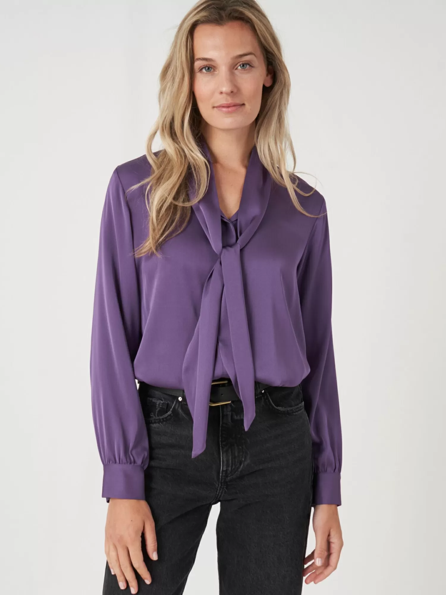 REPEAT cashmere Blouses*Zijden blouse met strikhals Amethyst