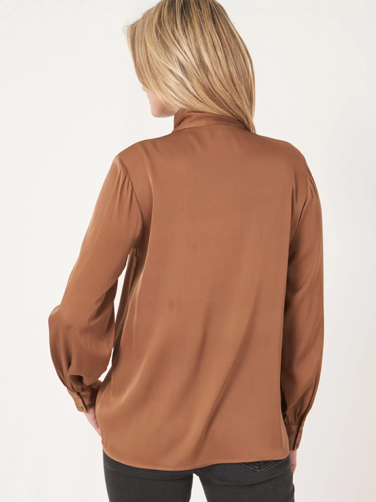 REPEAT cashmere Blouses*Zijden blouse met strikhals Hazel