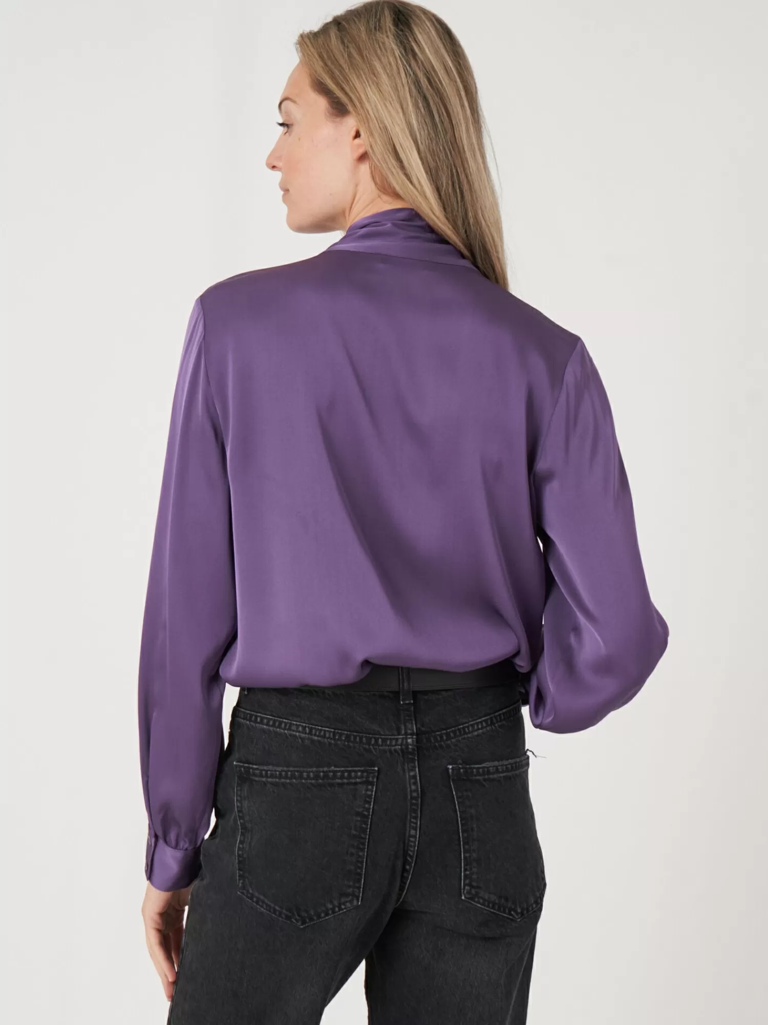 REPEAT cashmere Blouses*Zijden blouse met strikhals Amethyst