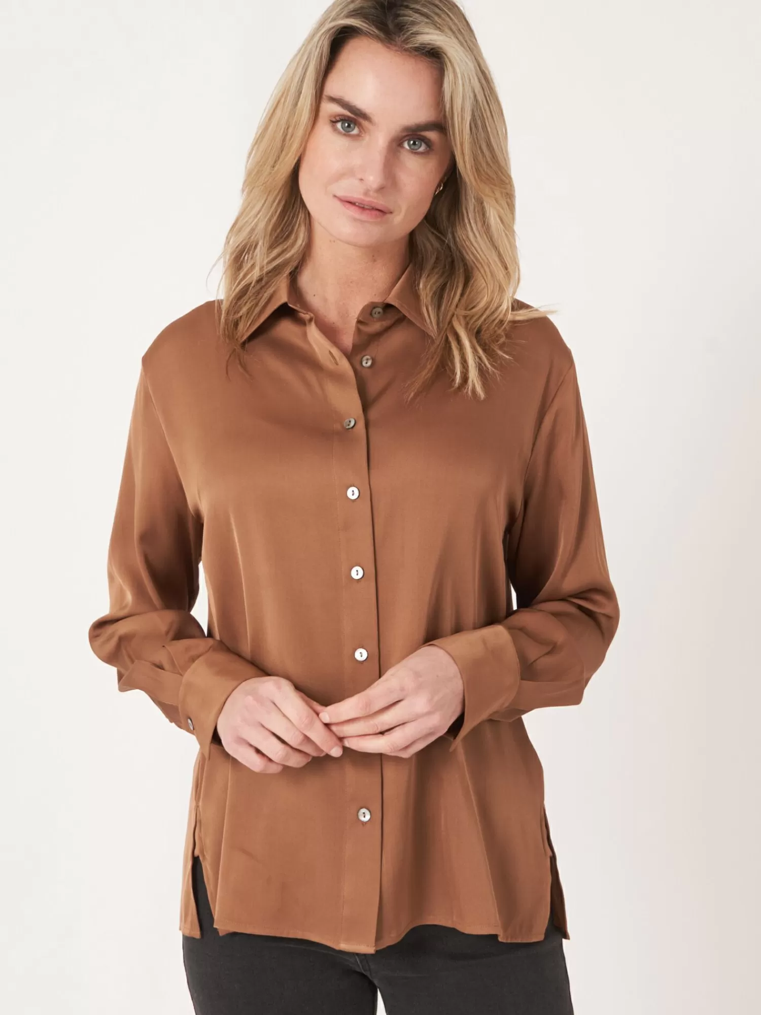 REPEAT cashmere Blouses*Zijden overhemd met borstzakje en zijsplitten Hazel