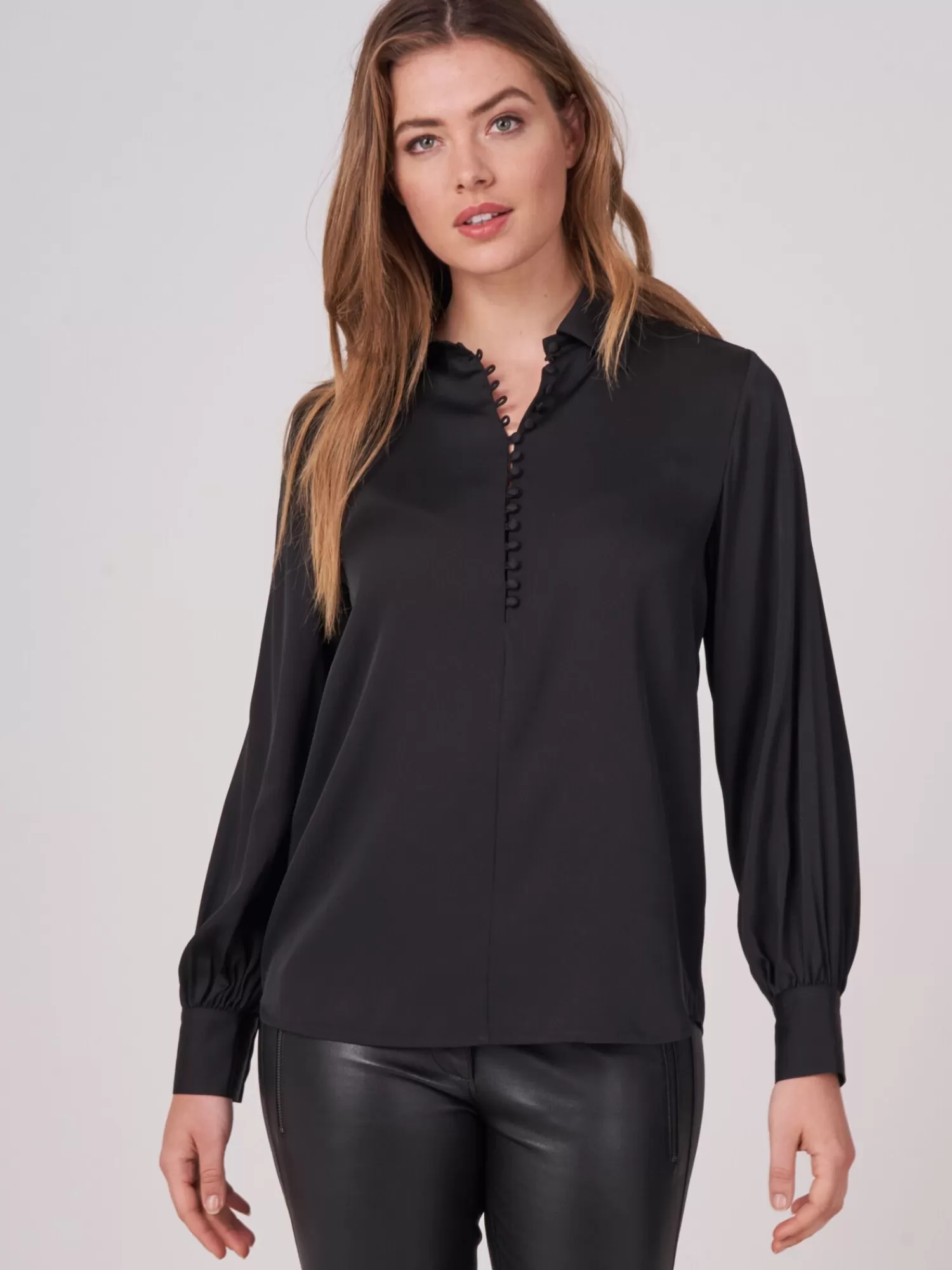 REPEAT cashmere Blouses*Zijden overhemd met knoopsluiting met gestoffeerde knopen Black