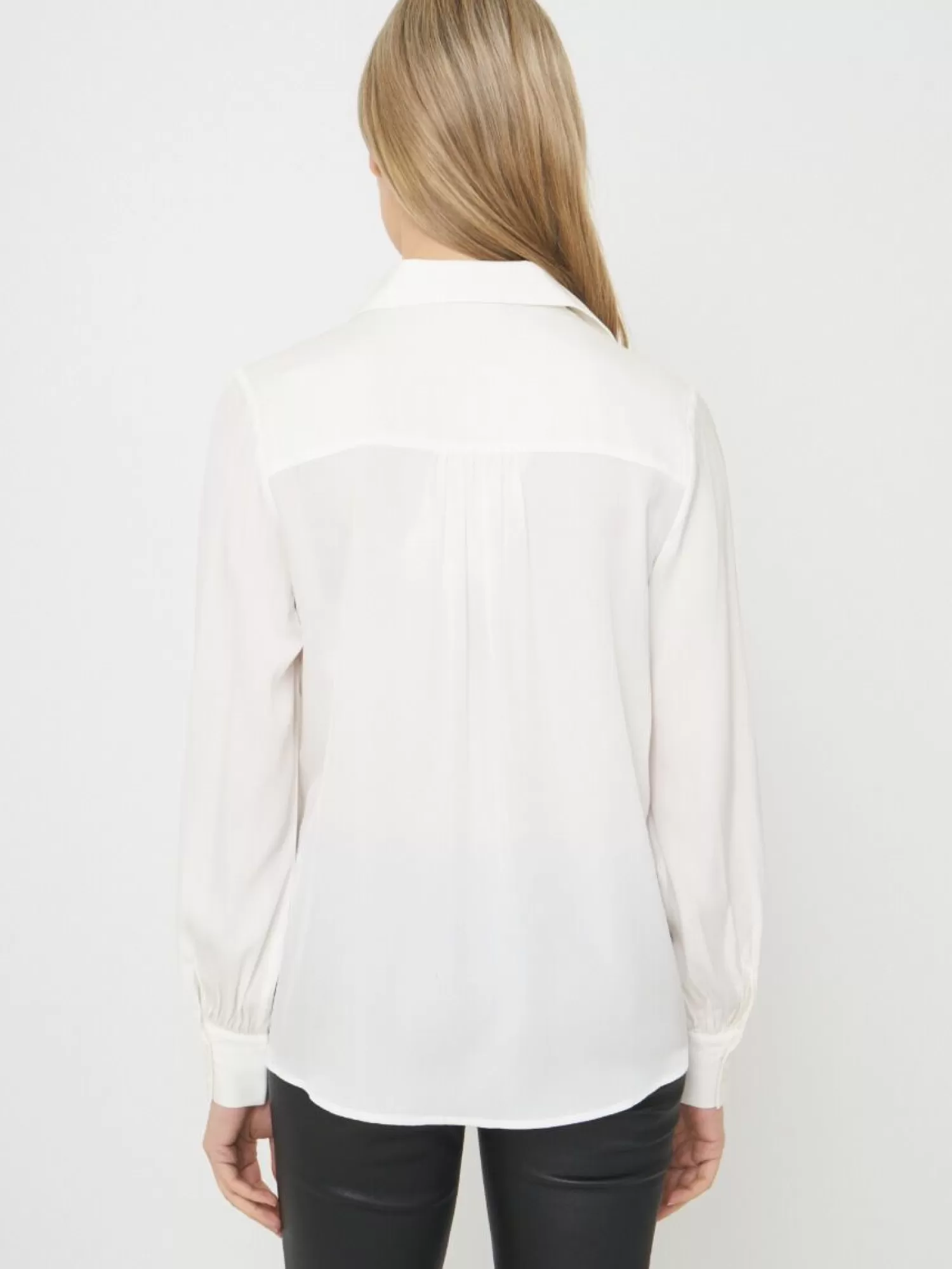 REPEAT cashmere Blouses*Zijden overhemd met knoopsluiting met gestoffeerde knopen Cream